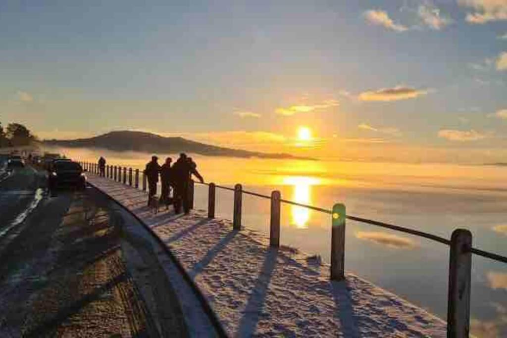 Watersedge Retreat, Views, Sunsets, Dogs Welcome Sandside  Экстерьер фото